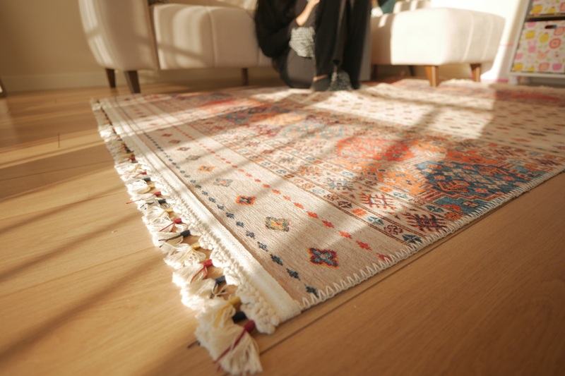 Elegant Handcrafted Rug with Colorful Patterns and Unique Textures Elegant Handcrafted Rug with Colorful Patterns and Unique Textures