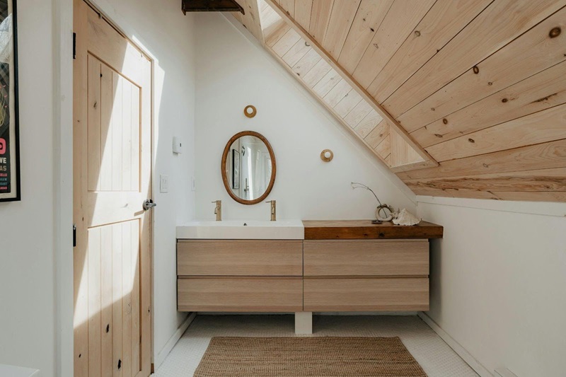 Minimalist attic bathroom featuring a vaulted wood ceiling