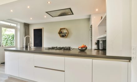 Custom vs Flat Pack Kitchens: What Brisbane Homeowners Should Know Before Renovating