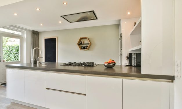 Custom vs Flat Pack Kitchens: What Brisbane Homeowners Should Know Before Renovating