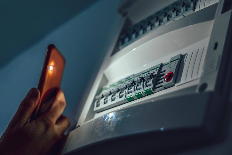 Checking the Fuse Box During a Power Outage Checking the Fuse Box During a Power Outage